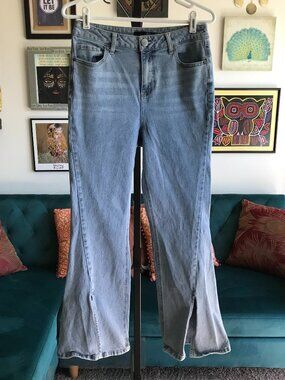 1822 Denim size 6 / 28 Stretch Light Wash High Rise Twisted Seam Flare Jeans